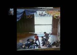 Enlace a Dos palestinos atacan con cuchillos a policías israelíes