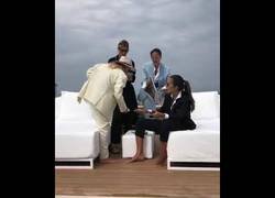 Enlace a Gianluca Vacchi lleva toda una diva dentro
