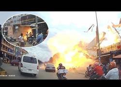 Enlace a Explosión de película en una gasolinera de Camboya