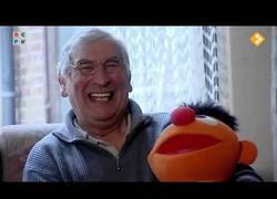 Enlace a Efectos secundarios de la anestesia, hombre no puede parar de reir y su mujer esta harta [Subs ENG]