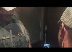 Enlace a Un oso se echa una siesta en el lavabo de señoras de un hotel