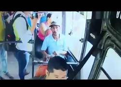 Enlace a Espera al final para ver cómo recibe su merecido