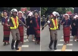 Enlace a Ya que te toca currar, hazlo con alegría