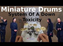 Enlace a Toxicity con una batería en miniatura