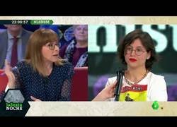 Enlace a Sofia Rincon intenta debatir con feministas radicales