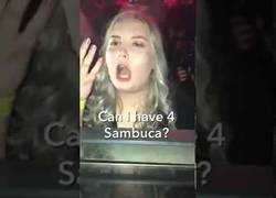Enlace a Intenta pedir bebidas en la cabina del DJ