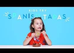 Enlace a Niños americanos prueban por primera vez tapas españolas