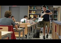 Enlace a Paseando por la biblioteca con zapatos ruidosos