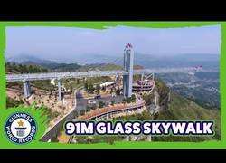 Enlace a El mirador con suelo de cristal más largo del mundo