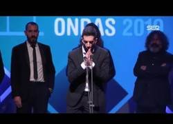 Enlace a El profundo discurso de los miembros de La Resistencia tras recibir el Premio Ondas