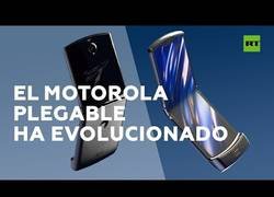 Enlace a Motorola saca al mercado su nuevo smartphone 'Razr', el teléfono que pliega su pantalla por completo