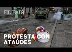 Enlace a Protestantes en Bolivia reanudan las manifestaciones con ataúdes