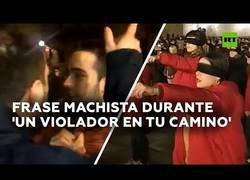 Enlace a Un hombre lanza una lamentable frase machista al término de una protesta feminista y acaba huyendo