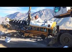 Enlace a Así se reciclan los autobuses viejos