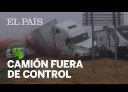 Enlace a Un camión sin control se queda cerca de arrollar a varias personas