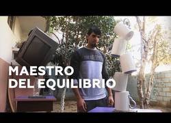 Enlace a La increíble destreza de este joven palestino al que ya conocen como 'Maestro del equilibrio'