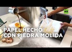 Enlace a Crean un papel ecológico e impermeable hecho con piedra