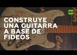 Enlace a Construyen una guitarra a base de fideos