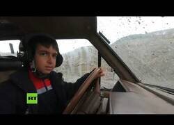 Enlace a Las habilidades de este niño de 9 años al volante de un todoterreno