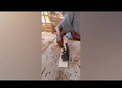 Enlace a Increíble obra de arte con pegamento y arena