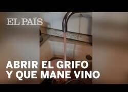 Enlace a En un pueblo italiano sale lambrusco de los grifos