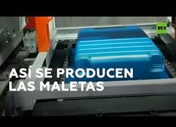 Enlace a El hipnótico proceso de fabricación de las maletas