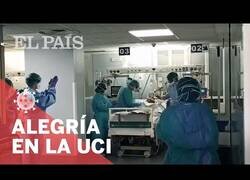 Enlace a Aplausos en la UCI al quitarle la respiración asistida a un paciente de coronavirus tras su mejoría