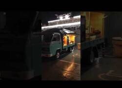 Enlace a El increíble detalle de un área de servicio cerrada con los camioneros