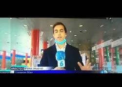 Enlace a Detectan fiebre en directo a un reportero de Informativos Telecinco