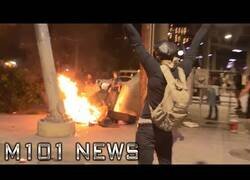 Enlace a Manifestantes en EEUU queman las pertenencias de un sintecho