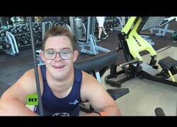 Enlace a Chris Nikic aspira a ser la primera persona con sindrome de down en completar el Triatlón Ironman