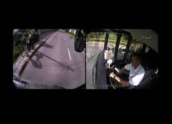 Enlace a Un chófer para su autobús para defender a una señora de un asaltante