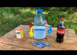 Enlace a Experimento: Llenando globos con Coca Cola y Mentos