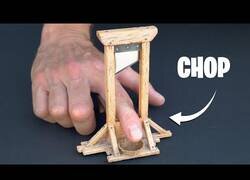 Enlace a Construyendo una guillotina para dedos