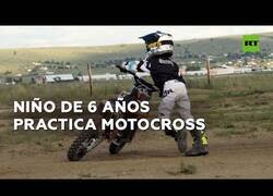 Enlace a El niño de 6 años que es un experto en motocross