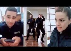 Enlace a Tres policías fueron sancionados por grabar videos de Tik Tok en una comisaría de Córdoba