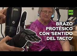 Enlace a Incorporan sentido del tacto en brazos protésicos