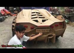 Enlace a Construyendo un Lamborghini hecho de cartón