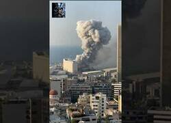 Enlace a La impactante doble explosión en el puerto de Beirut