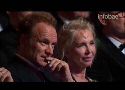 Enlace a La incomodidad de Sting al escuchar como José Feliciano interpreta uno de sus clásicos