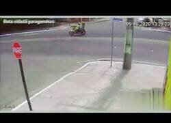 Enlace a Mujer cae al subsuelo tras sufrir un accidente