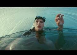 Enlace a Construyendo una burbuja para respirar debajo del agua