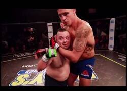 Enlace a La leyenda de la UFC, Diego Sánchez, ayuda a un chico con sindrome de down a cumplir su sueño