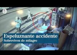 Enlace a Dos menores sobreviven milagrosamente en un accidente