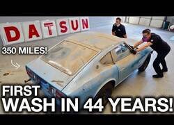 Enlace a Un coche es lavado por primera vez en 44 años