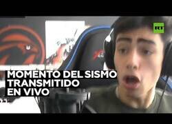 Enlace a Un terremoto sorprende a un 'gamer' en pleno directo