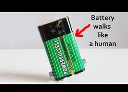 Enlace a Cómo hacer que una pila de 9 voltios camine como un humano