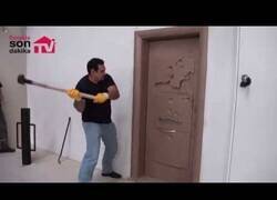 Enlace a Poniendo a prueba la puerta más resistente del mundo