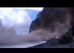 Enlace a Espectacular derrumbe de un acantilado en La Gomera