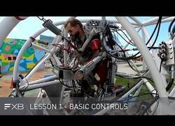 Enlace a Manejando un traje gigante biónico